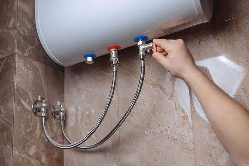 bình nóng lạnh bị rò nước