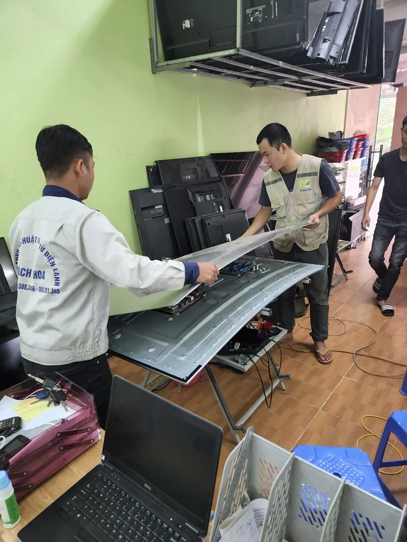 Thay màn hình tivi LG 55 inch giá bao nhiêu? Báo giá & lưu ý quan trọng 