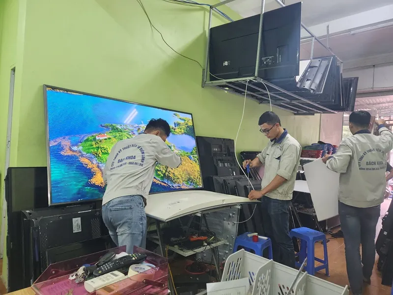 Thay màn hình tivi Sony 32 inch giá bao nhiêu