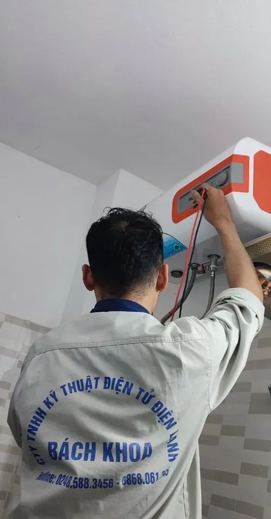 giá vệ sinh bình nóng lạnh